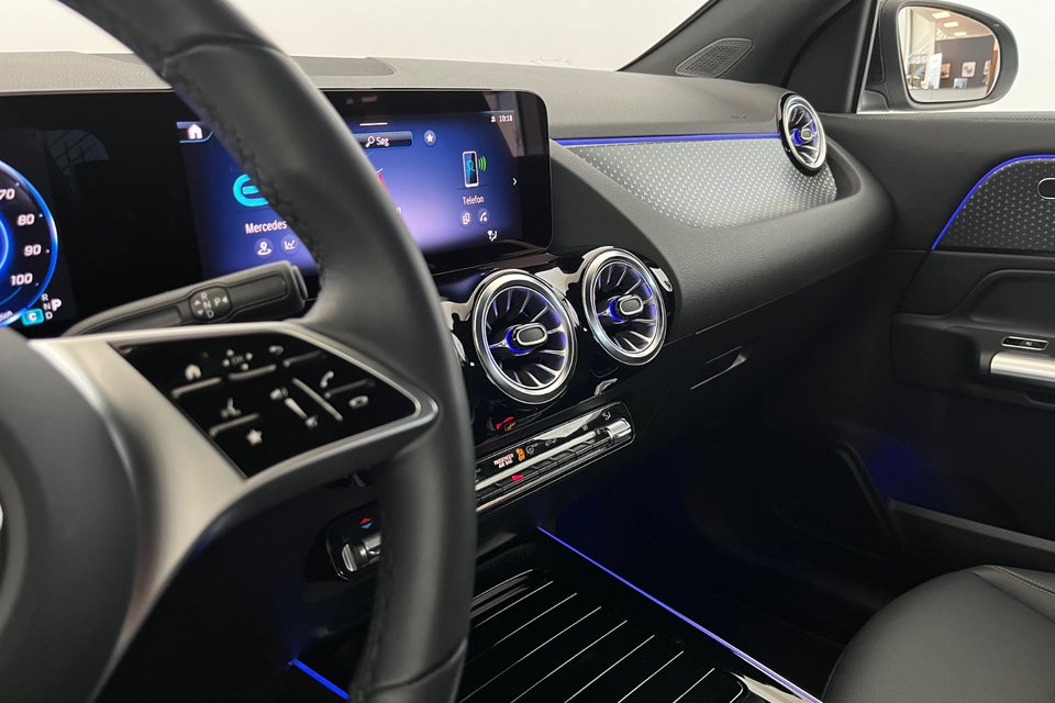 Mercedes EQA300 Progressive 4Matic 5d