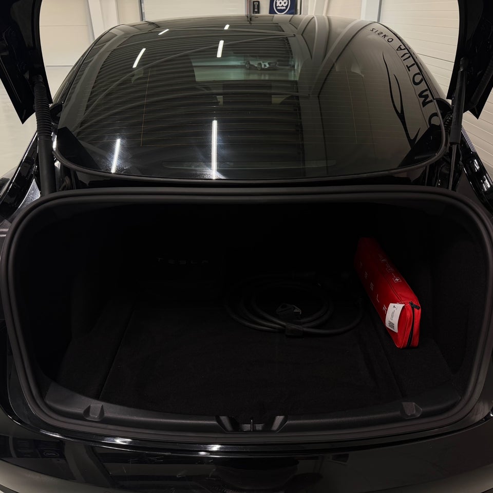 Tesla Model 3 Long Range AWD 4d