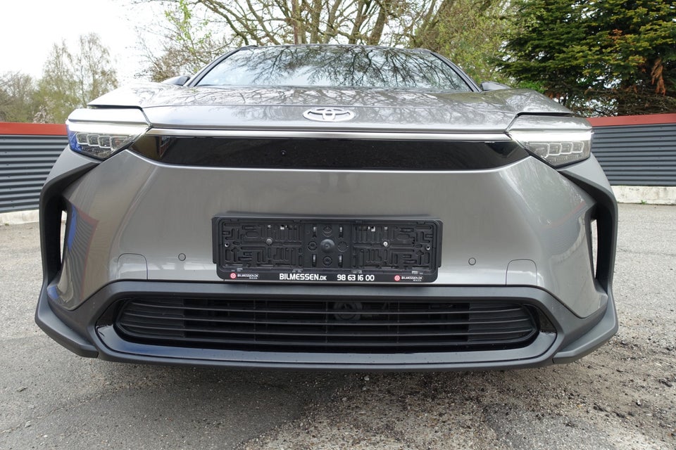 Toyota bZ4X Executive AWD 5d
