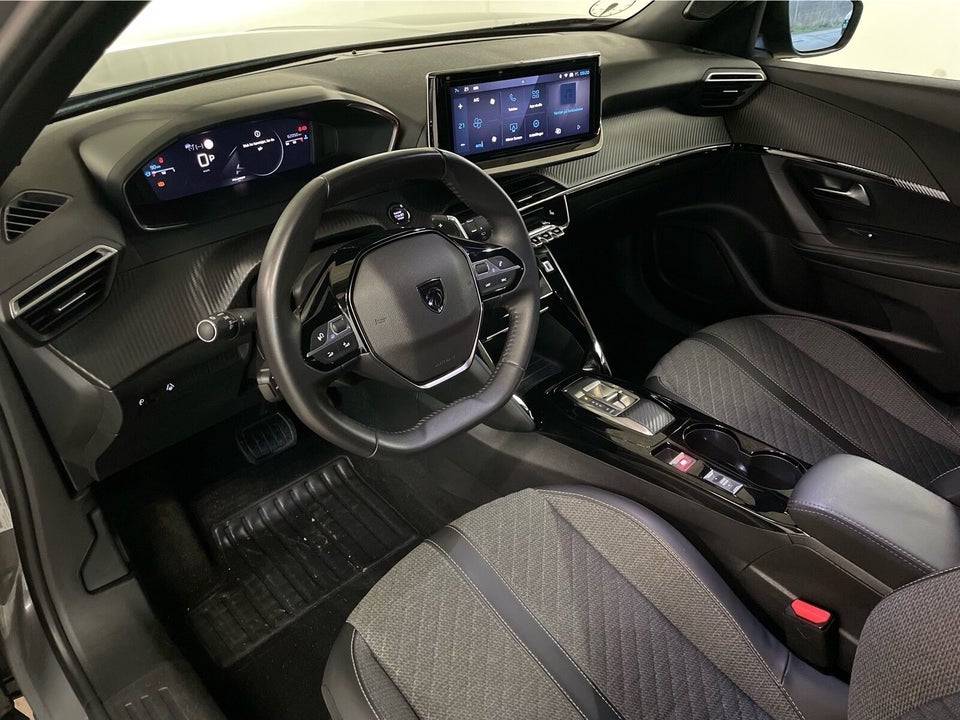 Peugeot 2008 1,2 PureTech 130 Allure EAT8 5d