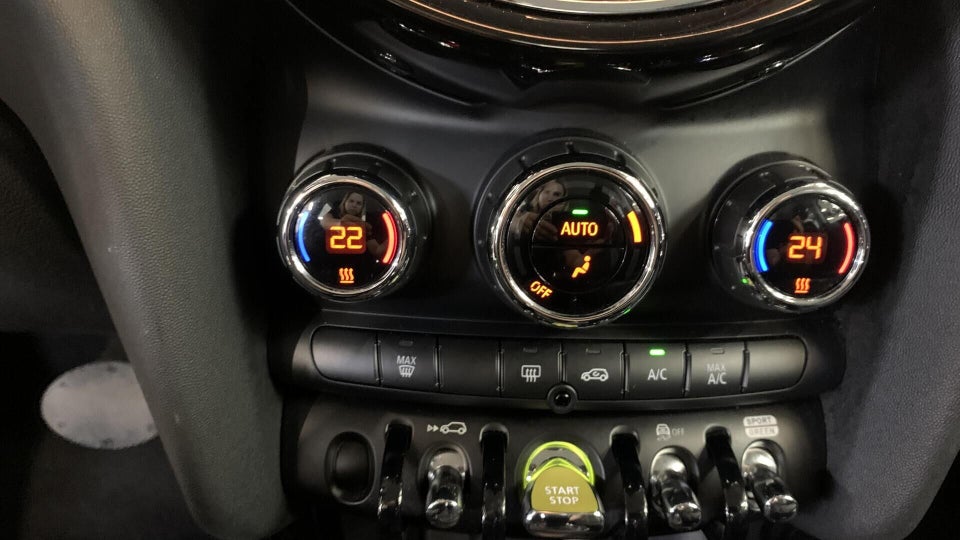 MINI Cooper SE Essential 3d