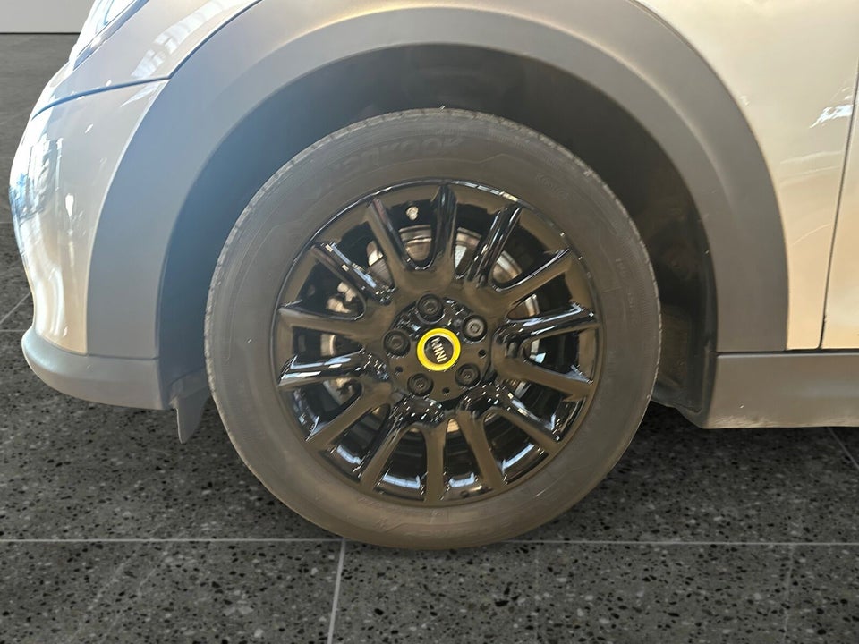 MINI Cooper SE Essential 3d