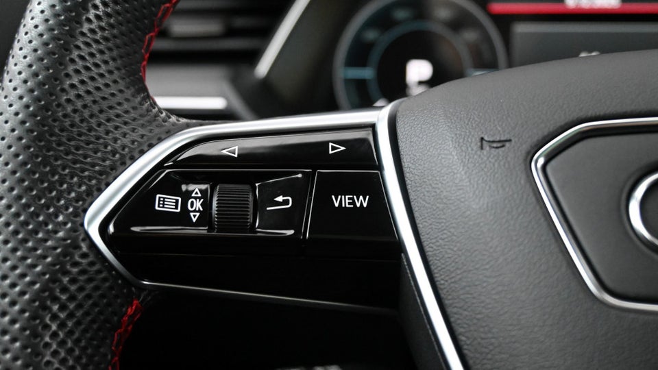 Audi Q8 e-tron 55 S-line quattro 5d