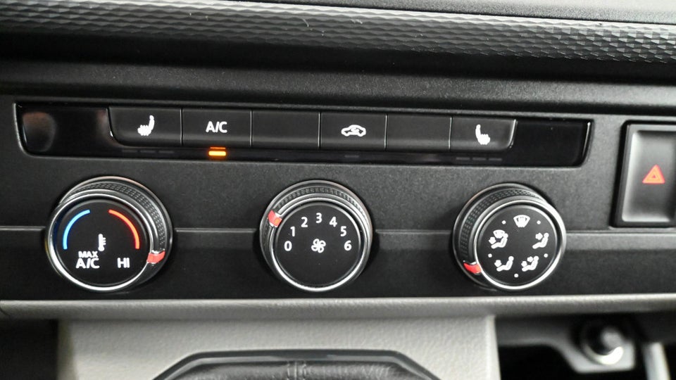 VW Transporter 2,0 TDi 110 Kassevogn kort