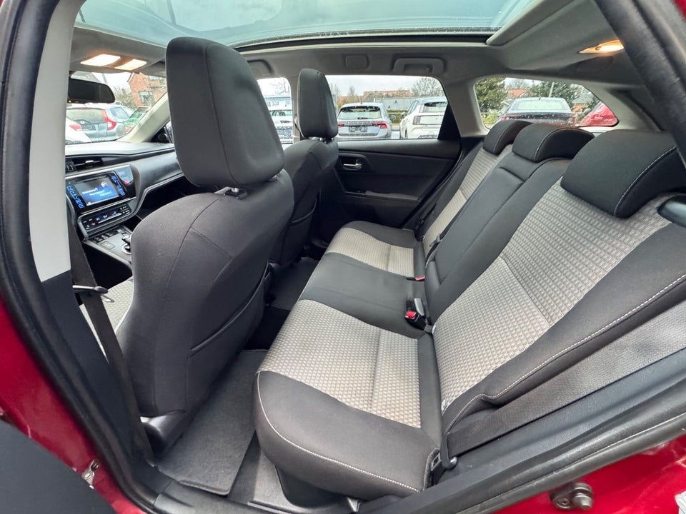 Toyota Auris 1,8 Hybrid Spirit Touring Sports CVT 5d