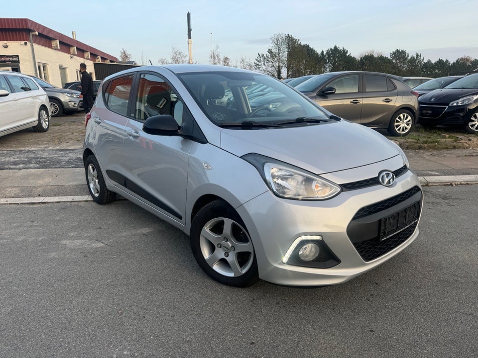 Hyundai i10 1,0 Black Line 5d