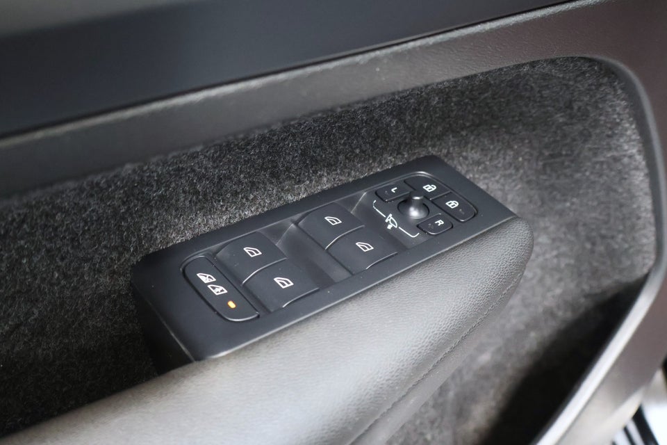 Volvo XC40 ReCharge Extended Range Plus 5d