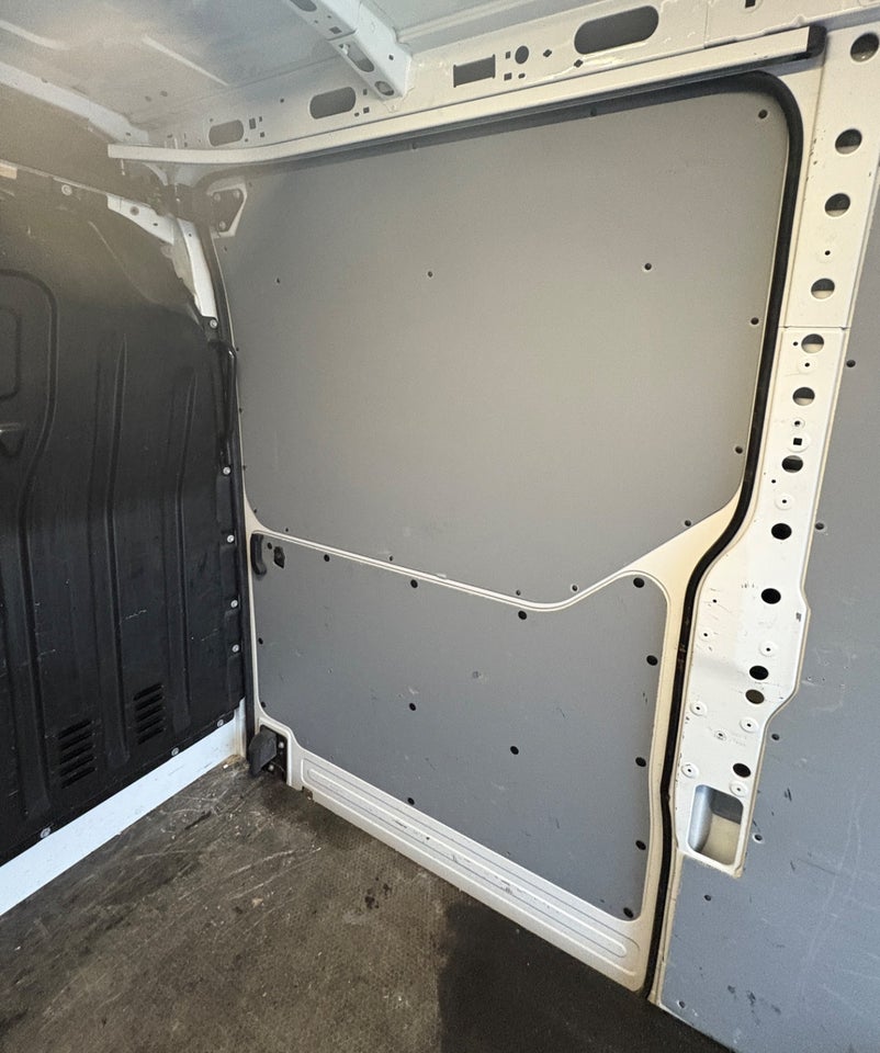 Renault Master IV T33 2,3 dCi 150 L2H2 Kassevogn