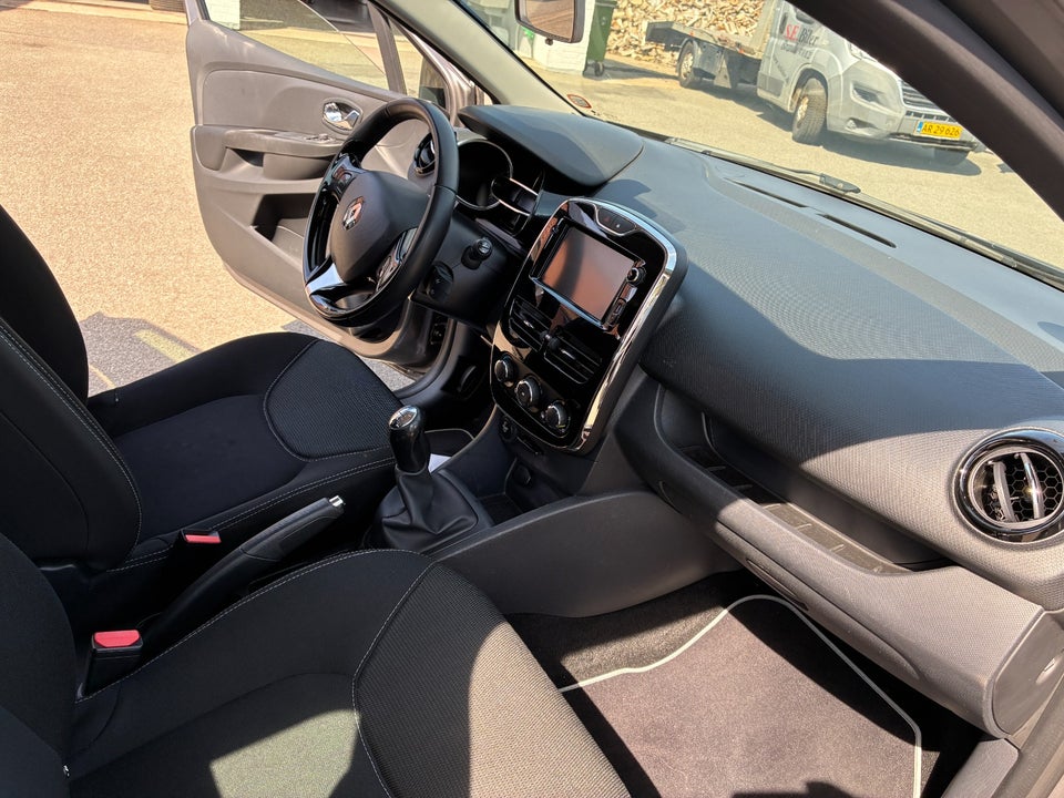 Renault Clio IV 0,9 TCe 90 Expression Sport Tourer 5d