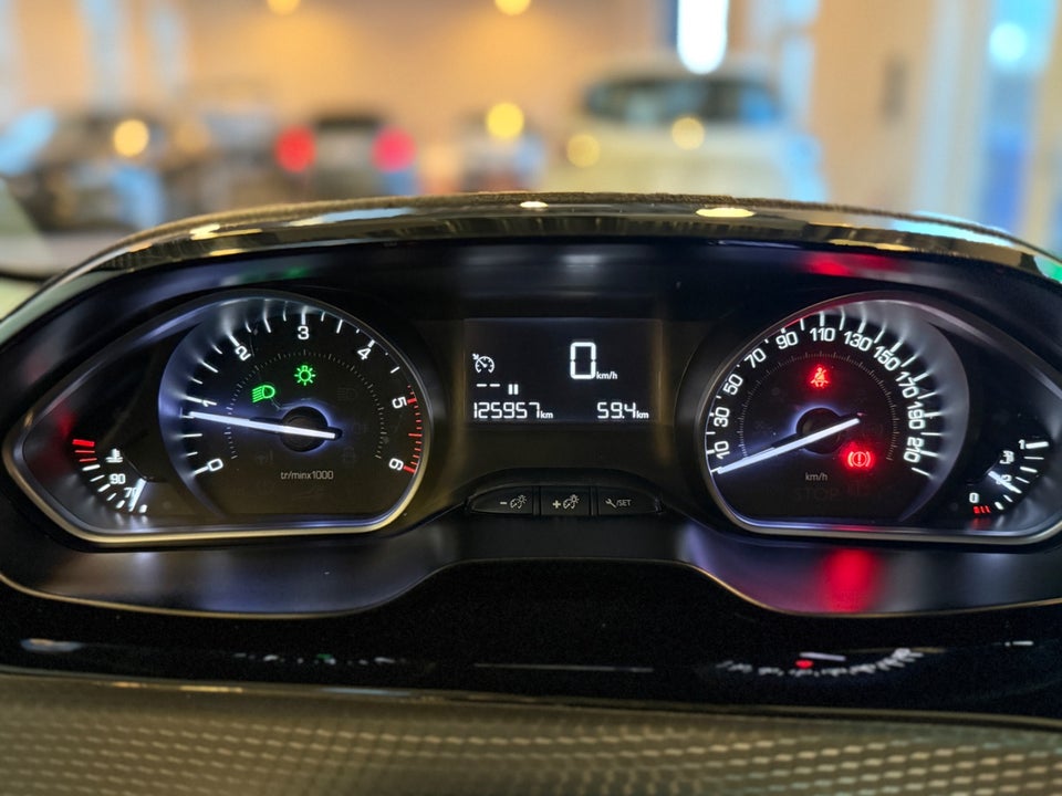 Peugeot 208 1,6 BlueHDi 100 Allure Sky 5d