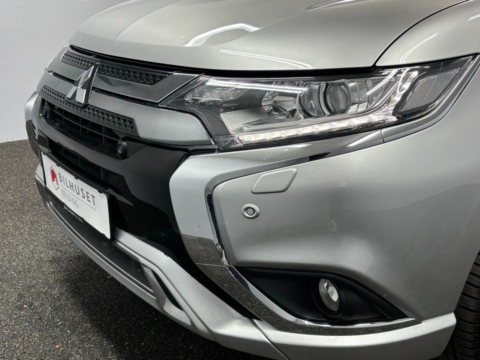 Mitsubishi Outlander 2,4 PHEV Business CVT 4WD 5d