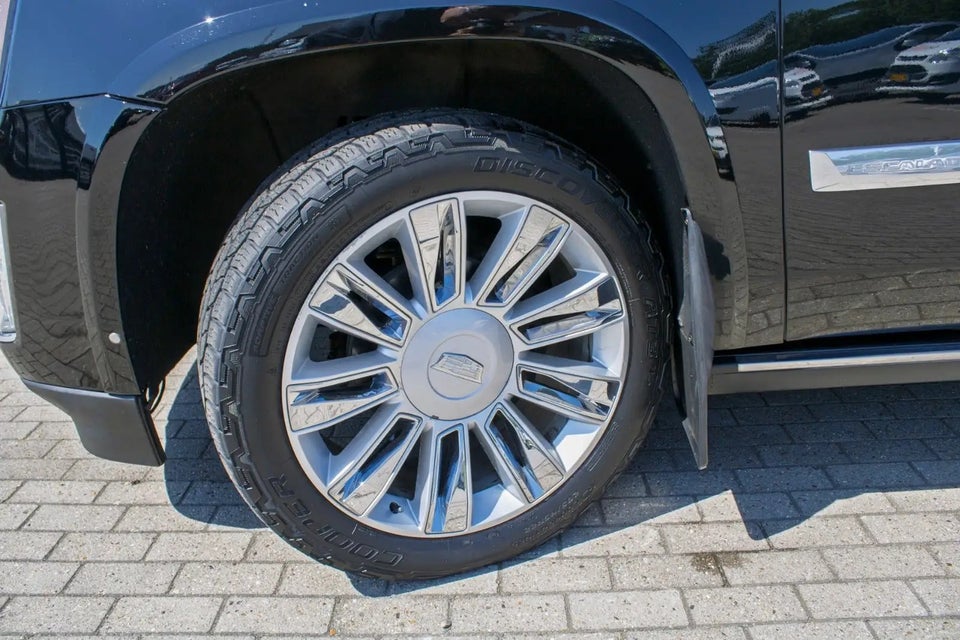 Cadillac Escalade 6,2 V8 ESV Platinum aut. 7prs 5d