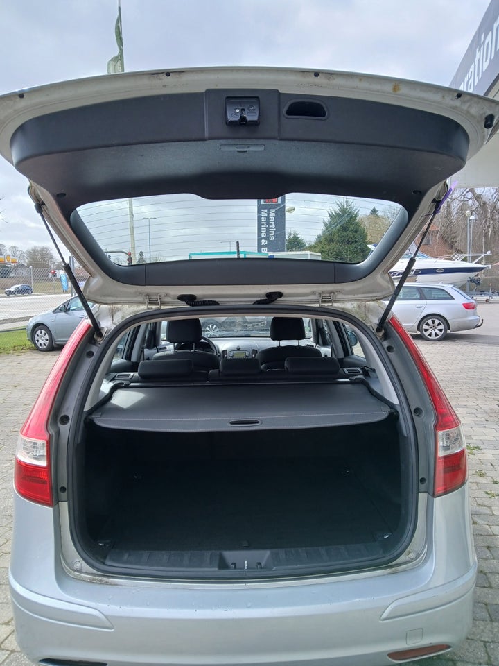 Hyundai i30 1,6 CRDi 90 Blue Drive CW 5d