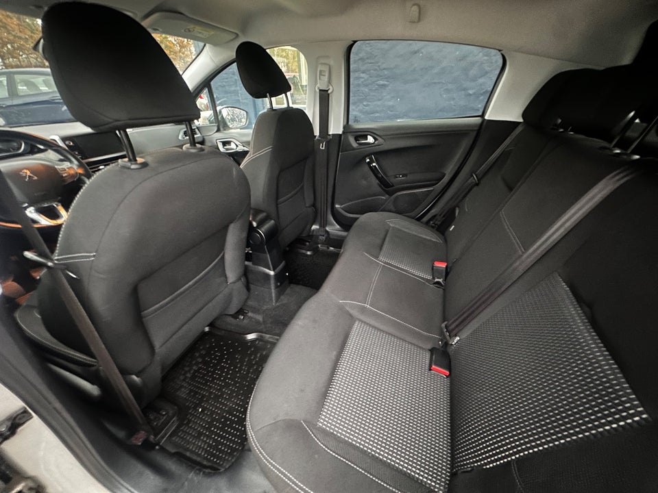 Peugeot 208 1,6 BlueHDi 100 Allure 5d