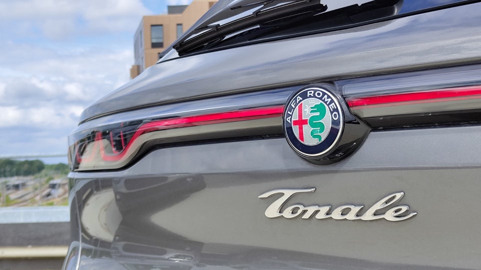 Alfa Romeo Tonale 1,3 PHEV Veloce Speciale aut. Q4 5d