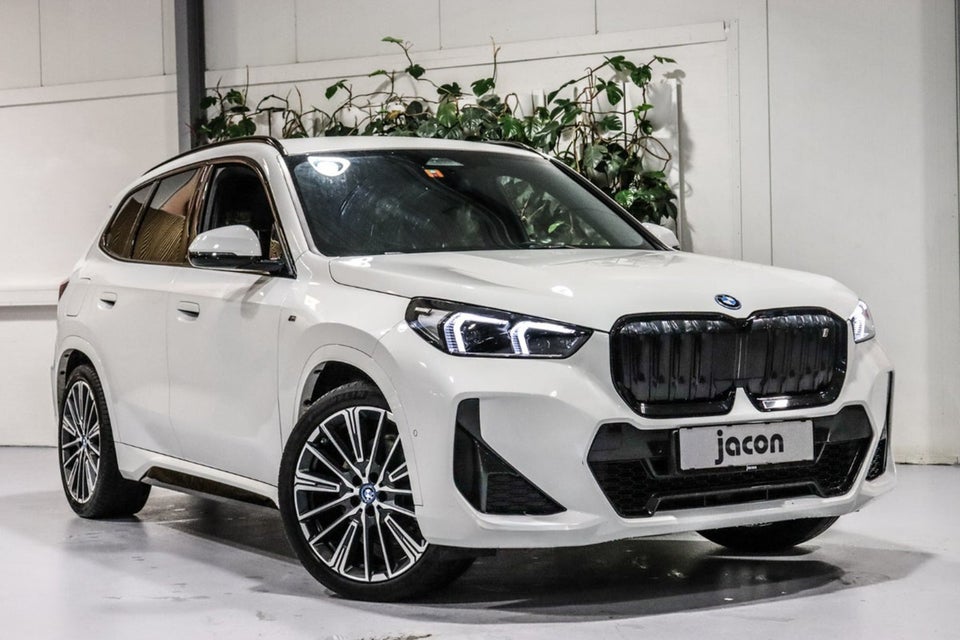 BMW iX1 xDrive30 Fully Charged M-Sport 5d