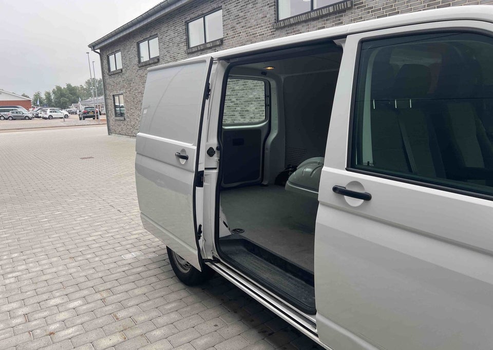 VW Transporter 2,0 TDi 150 Kassevogn DSG kort