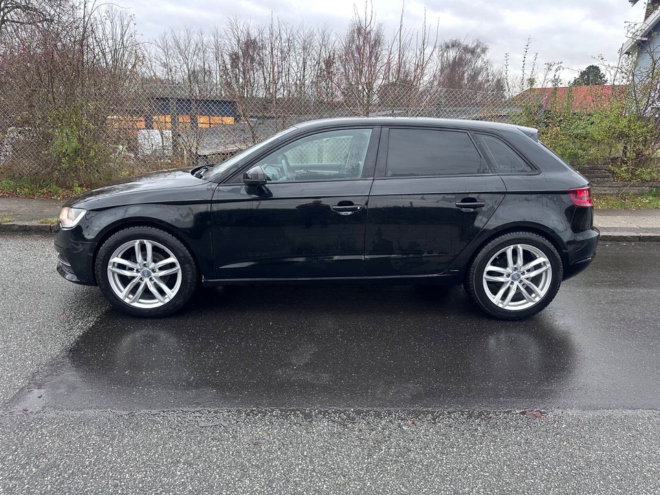 Audi A3 1,6 TDi Attraction Sportback 5d