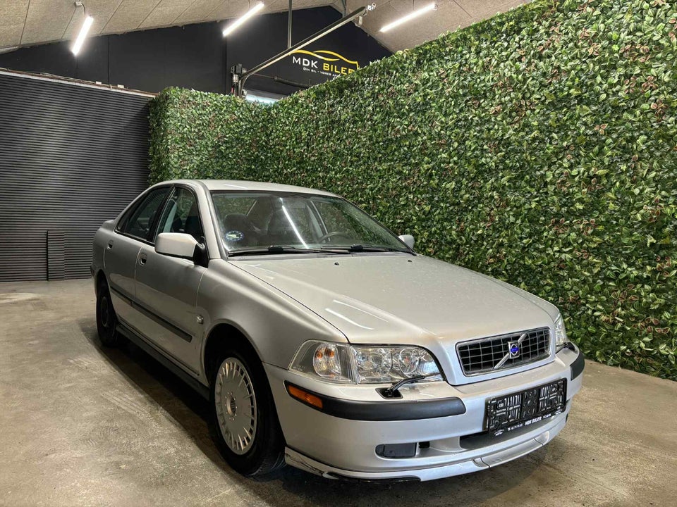 Volvo S40 1,6  4d