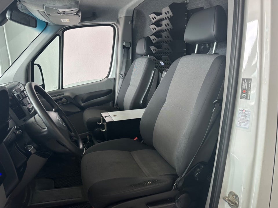 VW Crafter 2,0 TDi 163 Kassevogn M