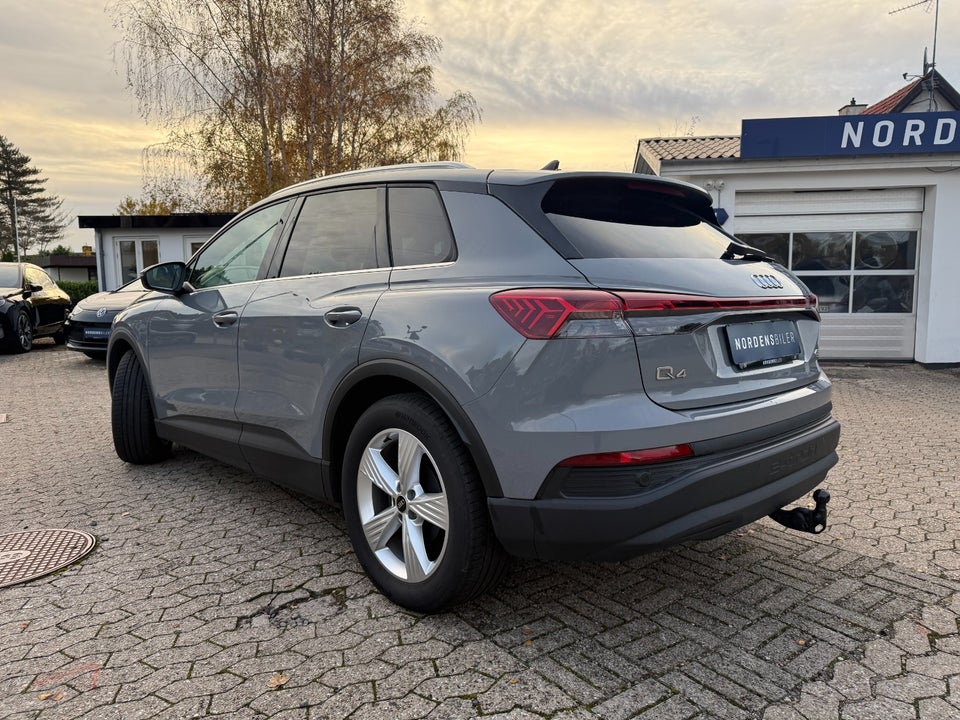 Audi Q4 e-tron 45 quattro 5d