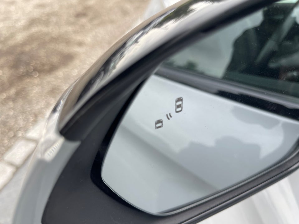 MG Marvel R Luxury 5d