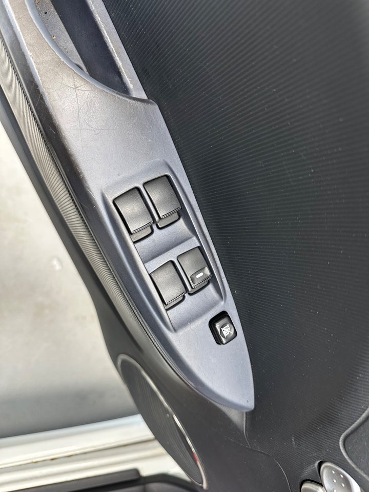 Peugeot iOn Highline 5d