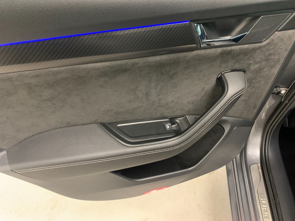 Skoda Superb 1,4 TSi iV Sportline Combi DSG 5d