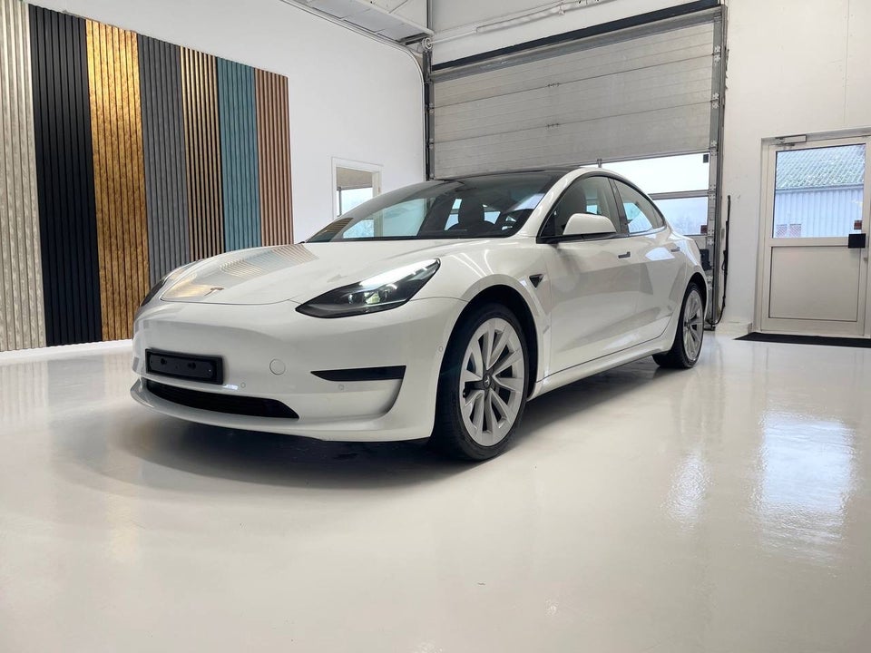 Tesla Model 3 Standard Range+ RWD 4d