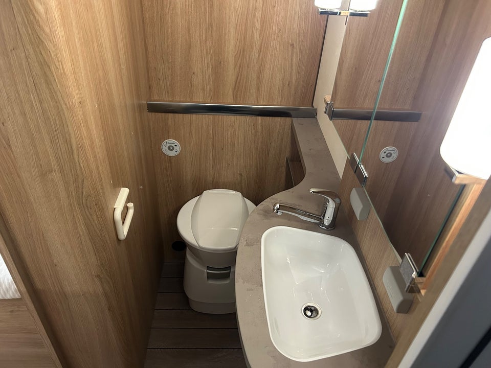 Knaus Sky 2,3 Ti 700 MEB aut. 2d