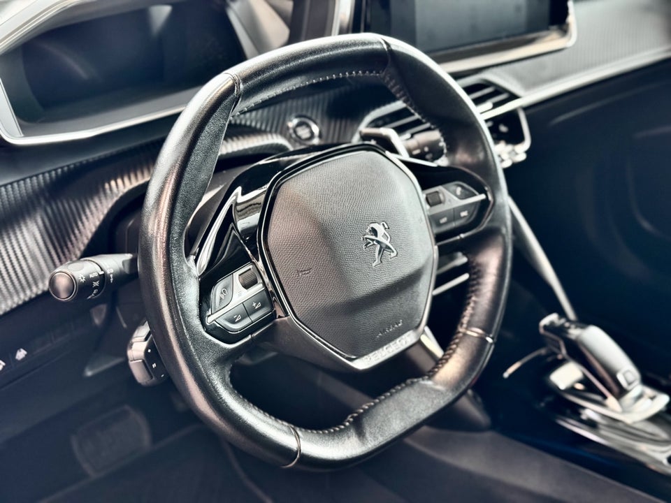 Peugeot 2008 1,2 PureTech 130 Selection Tech EAT8 5d