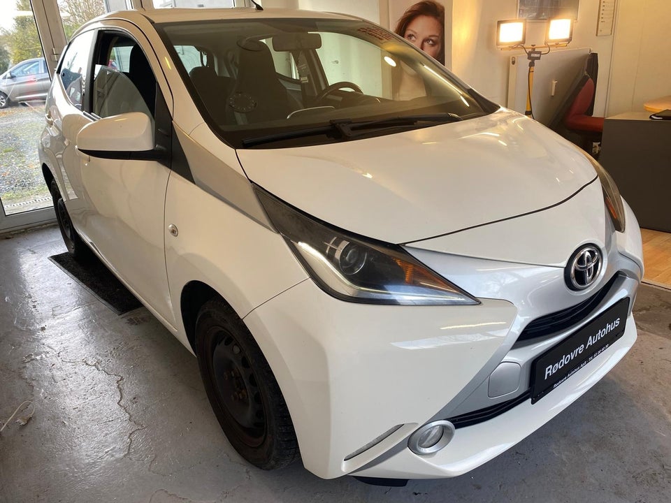 Toyota Aygo 1,0 VVT-i x-play 5d