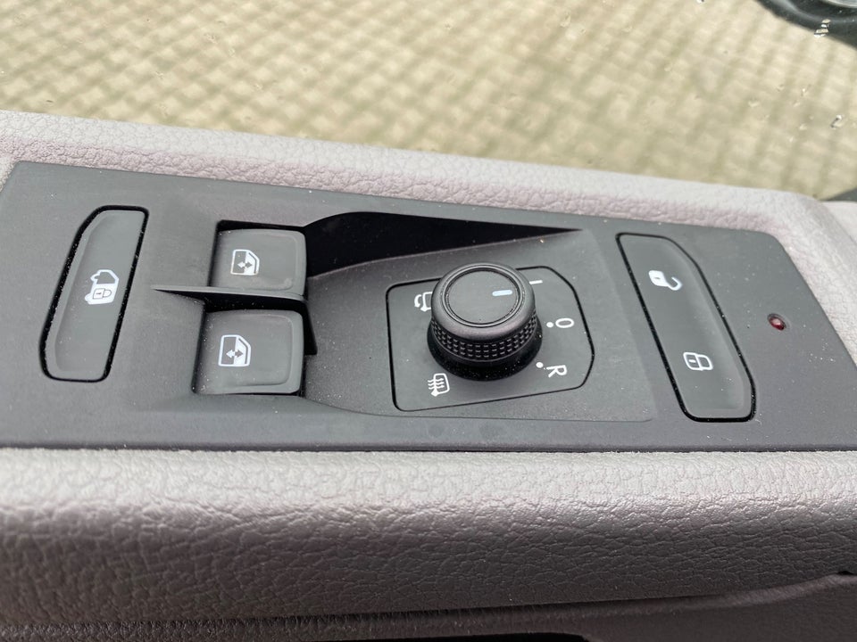 VW Transporter 2,0 TDi 110 Kassevogn lang