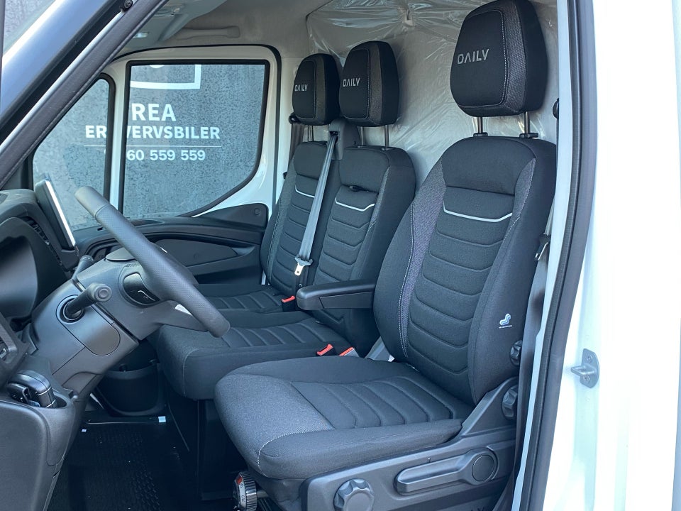 Iveco Daily 3,0 35S18 4100mm Box m/lift AG8