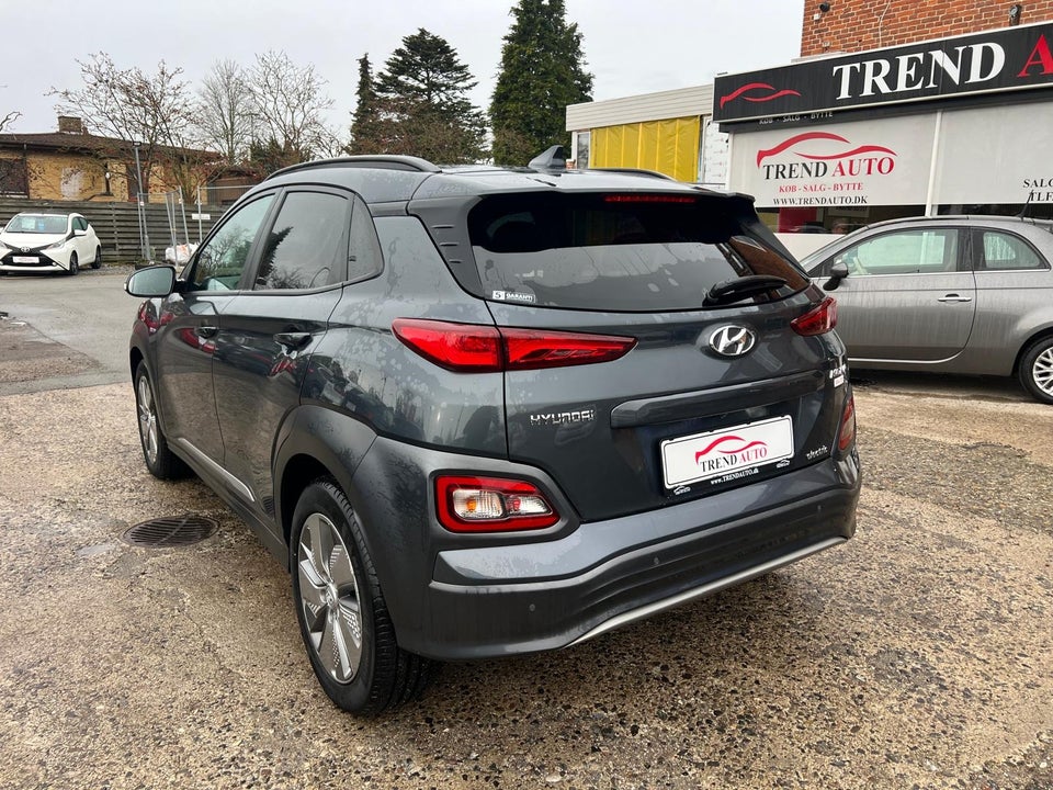 Hyundai Kona 64 EV Essential 5d