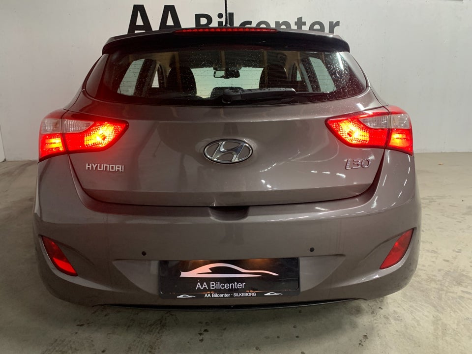 Hyundai i30 1,6 CRDi 110 Premium DCT 5d