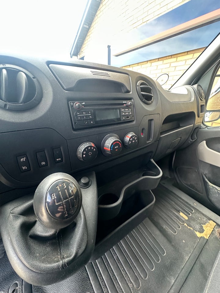 Nissan NV400 2,3 dCi 125 L2H2 Van 5d