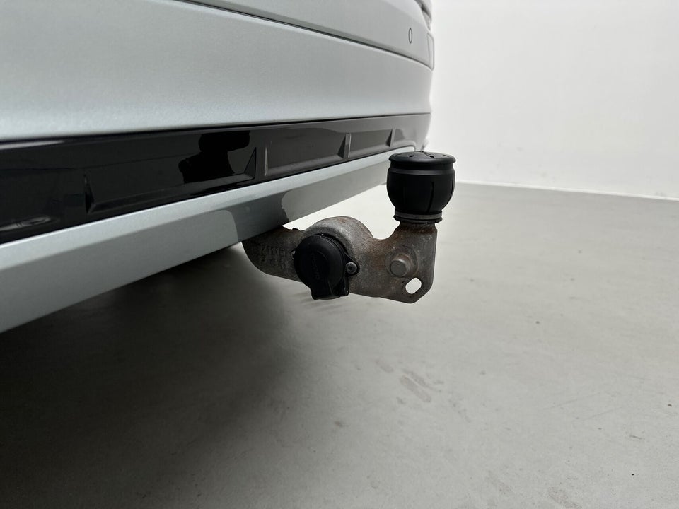 Volvo XC60 2,0 D5 235 R-Design aut. AWD 5d