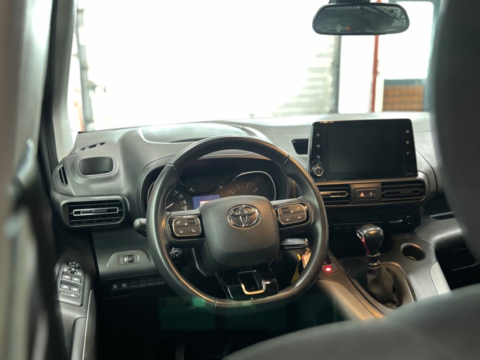 Toyota ProAce City Verso 1,2 T 110 Medium Family 5d