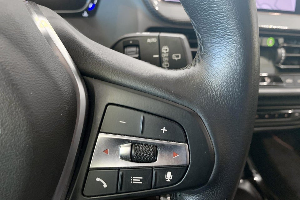 BMW 118i 1,5 Sport Line aut. 5d