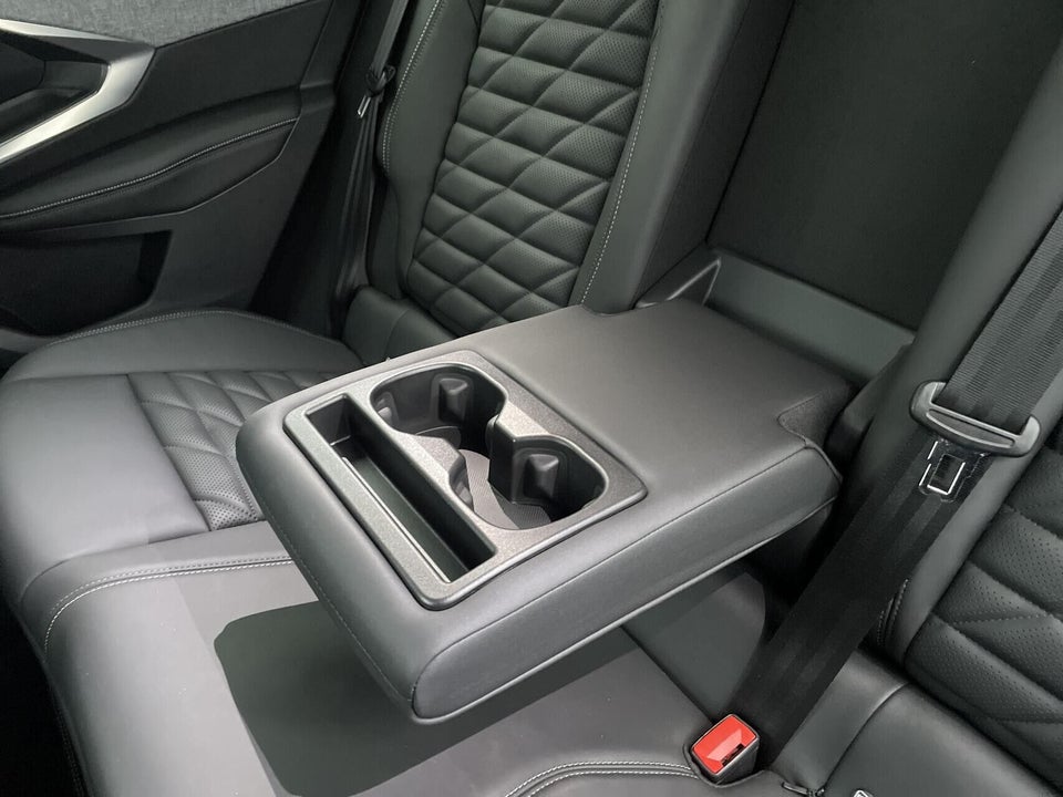 Peugeot e-3008 77 GT 5d