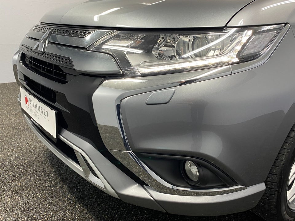 Mitsubishi Outlander 2,4 PHEV Invite+ CVT 4WD 5d