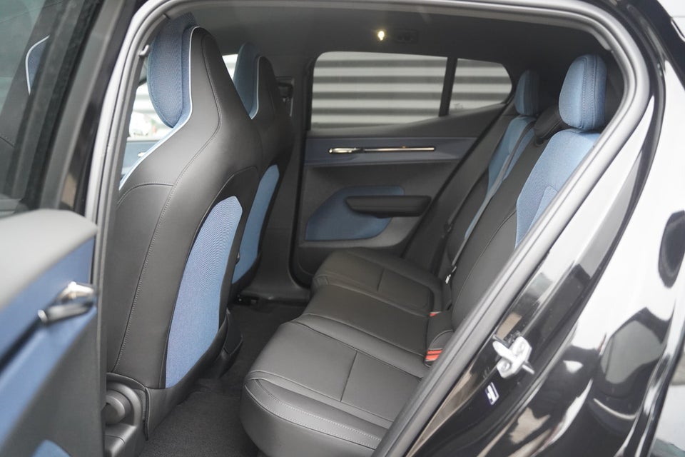 Volvo EX30 Twin Performance Plus 5d