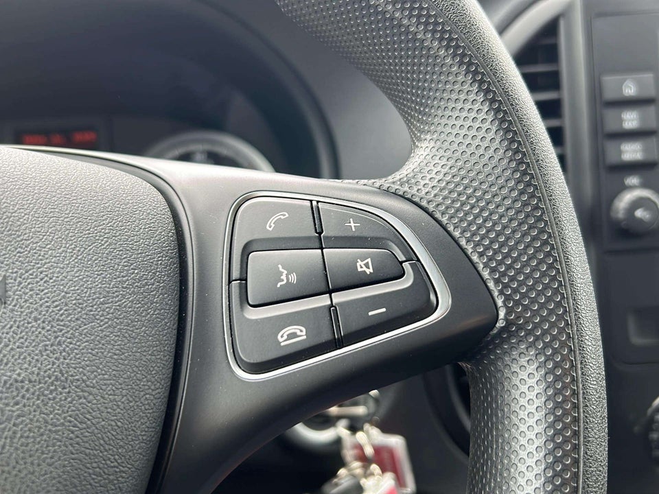 Mercedes eVito 129 Tourer PRO L Van