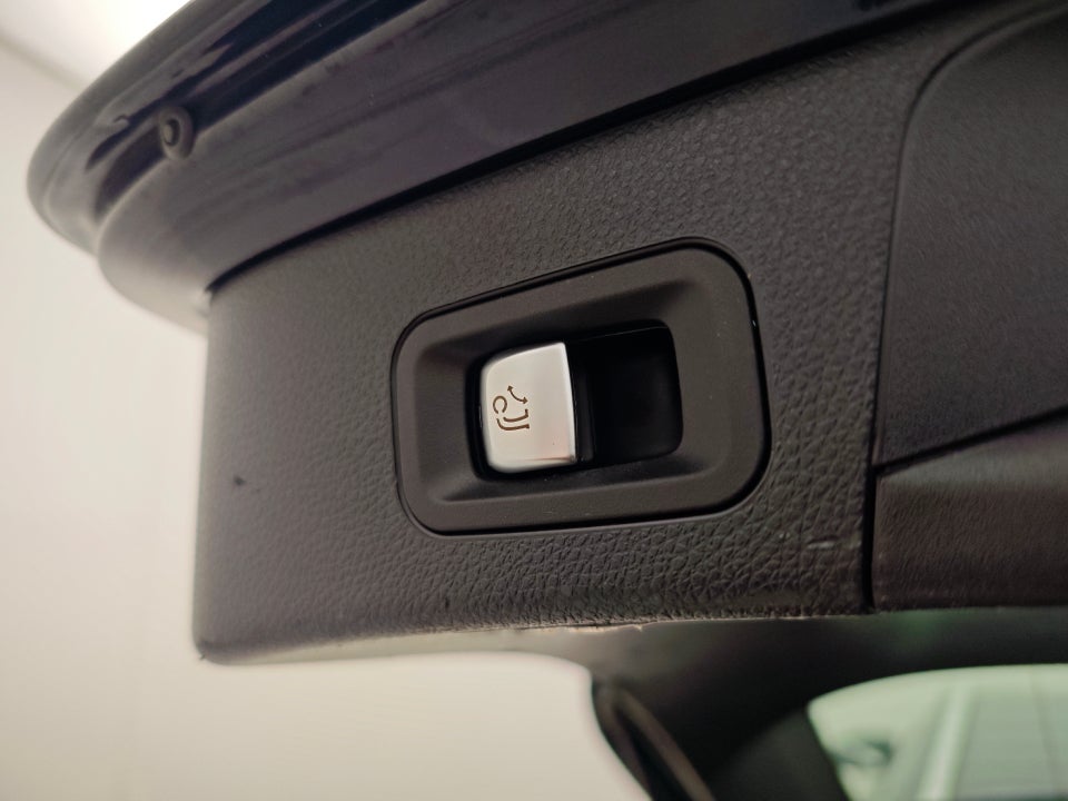 Mercedes C300 de 2,0 AMG Line stc. aut. 5d