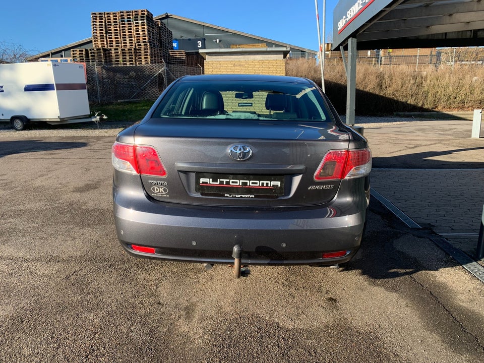 Toyota Avensis 2,0 VVT-i T3 stc. E-CVT 5d