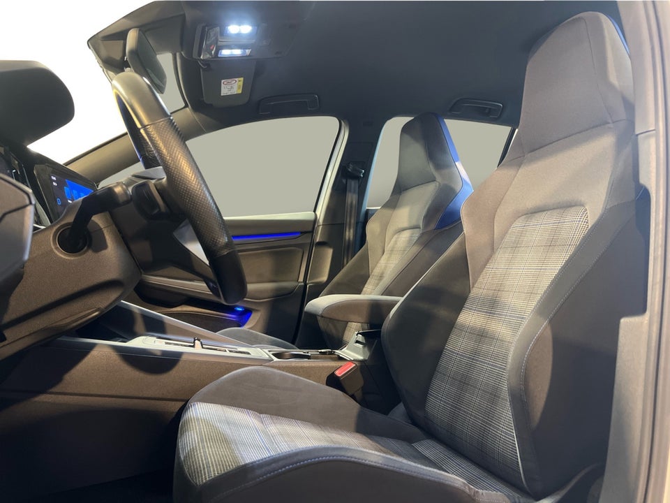 VW Golf VIII 1,4 GTE DSG 5d