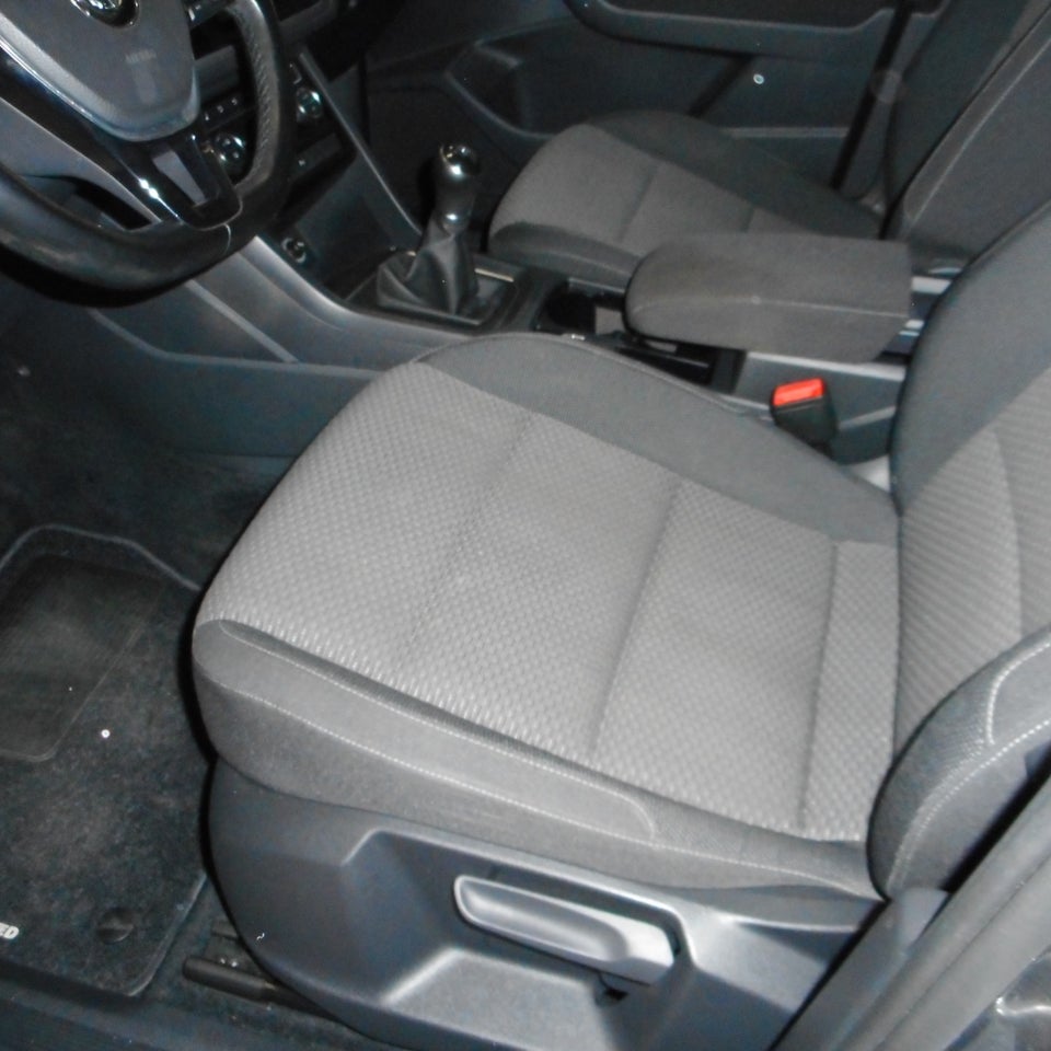 VW Touran 1,6 TDi 115 Comfortline 7prs 5d