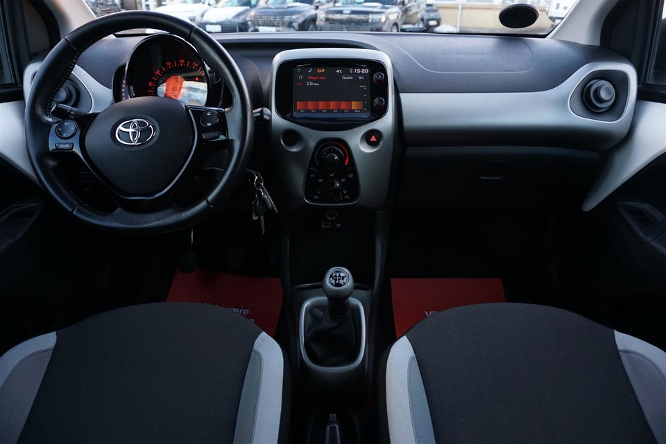 Toyota Aygo 1,0 VVT-i x-play x-touch 5d