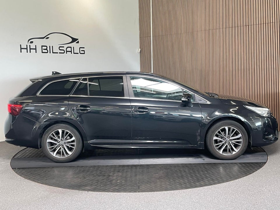 Toyota Avensis 1,8 VVT-i T2 Touring Sports 5d